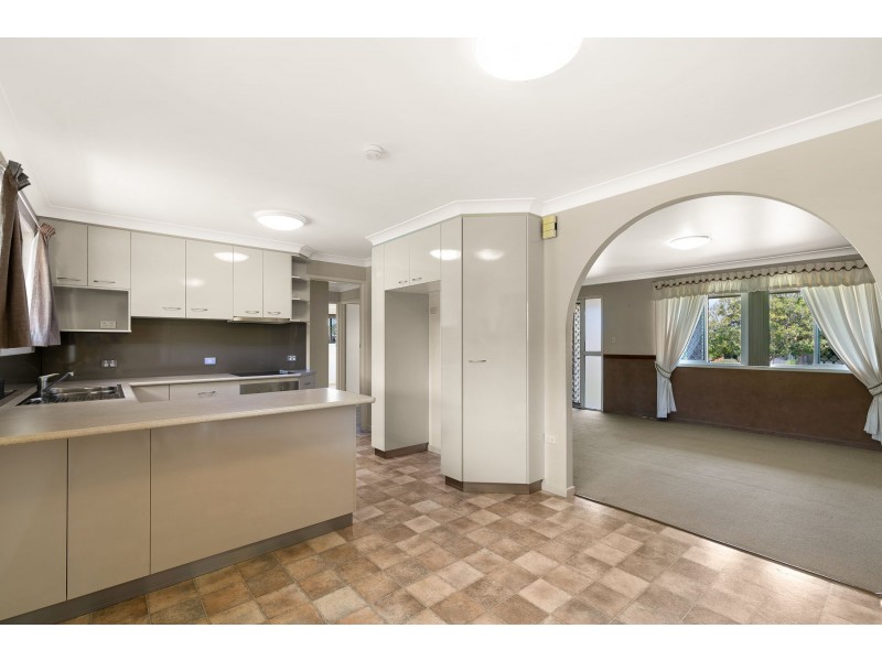 72 Jennifer Crescent, Darling Heights QLD 4350