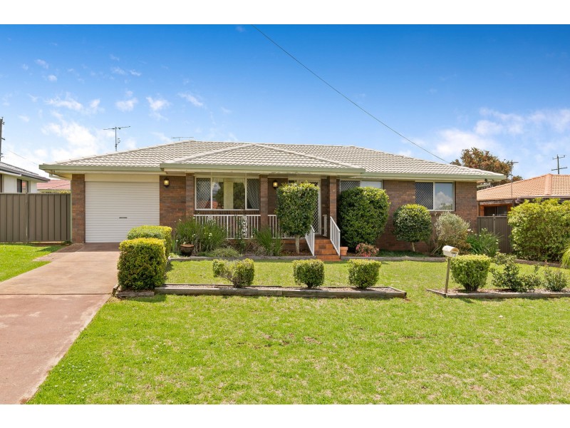 72 Jennifer Crescent, Darling Heights QLD 4350