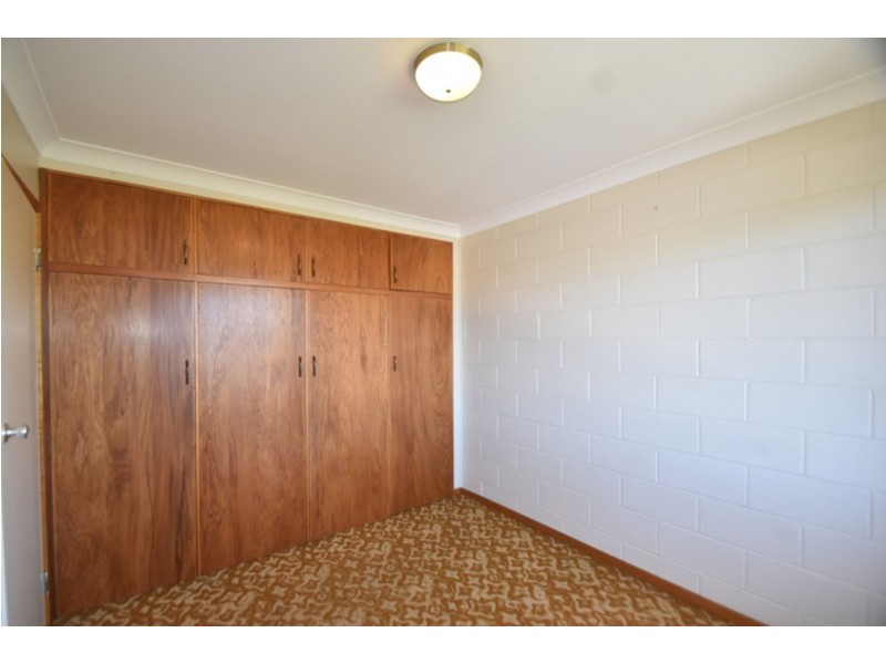 2/9 Whitefriars Street, Rockville QLD 4350