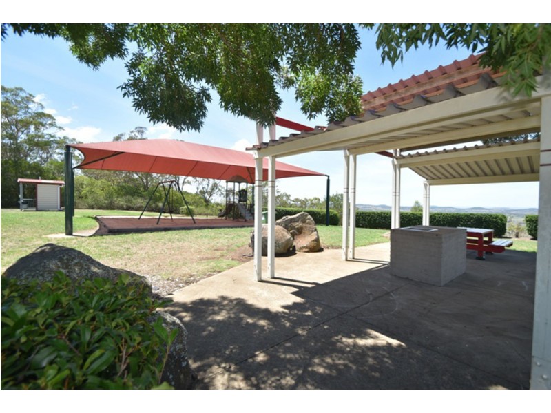 42 Panoramic Drive, Preston QLD 4352
