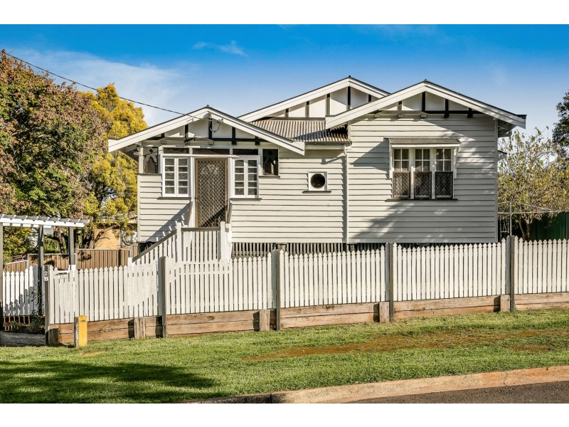 2B Cumming Street, North Toowoomba QLD 4350