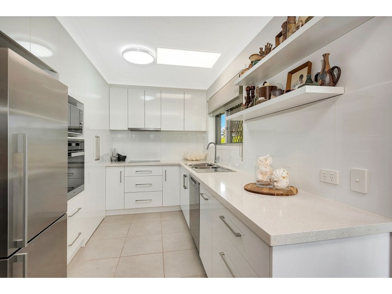 6 Lupin Court, Centenary Heights QLD 4350