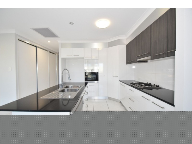 2/412A Mackenzie Street, Middle Ridge QLD 4350