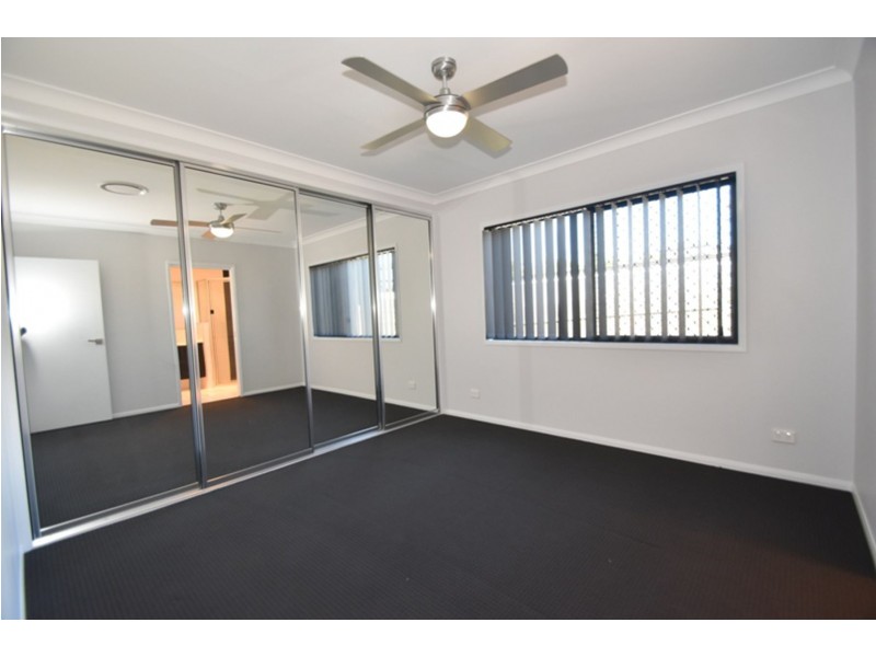 2/412A Mackenzie Street, Middle Ridge QLD 4350