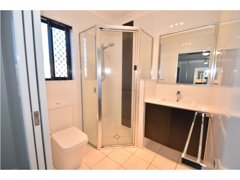 2/412A Mackenzie Street, Middle Ridge QLD 4350