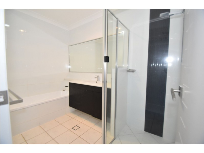 2/412A Mackenzie Street, Middle Ridge QLD 4350