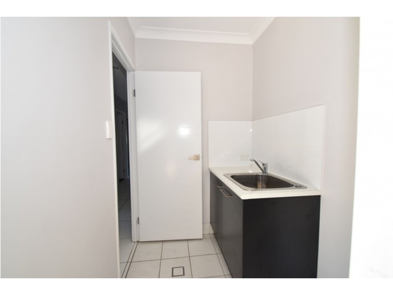 2/412A Mackenzie Street, Middle Ridge QLD 4350