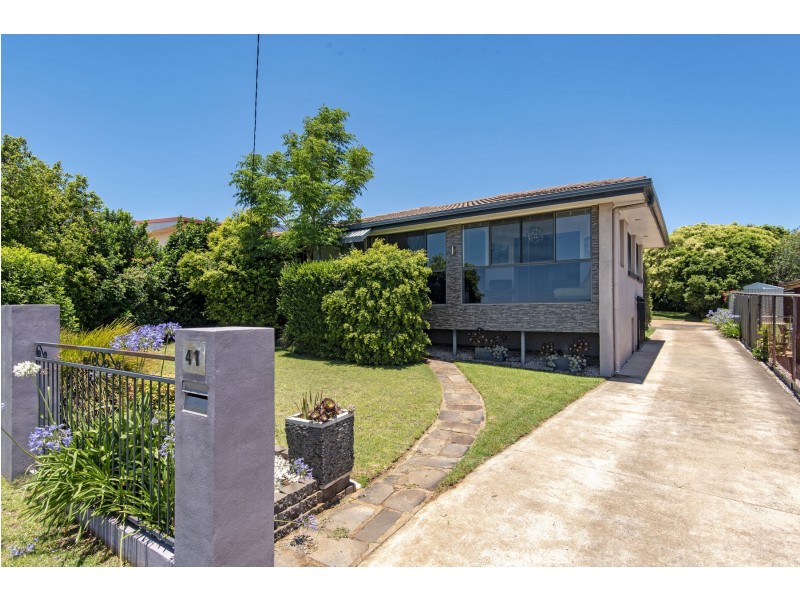 41 Martini Street, Mount Lofty QLD 4350