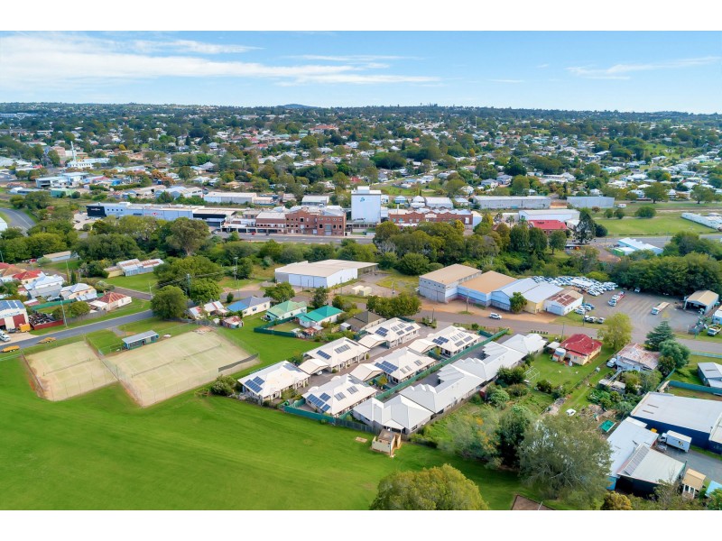 8-10 Link Street, North Toowoomba QLD 4350
