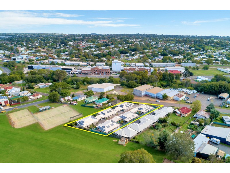 8-10 Link Street, North Toowoomba QLD 4350