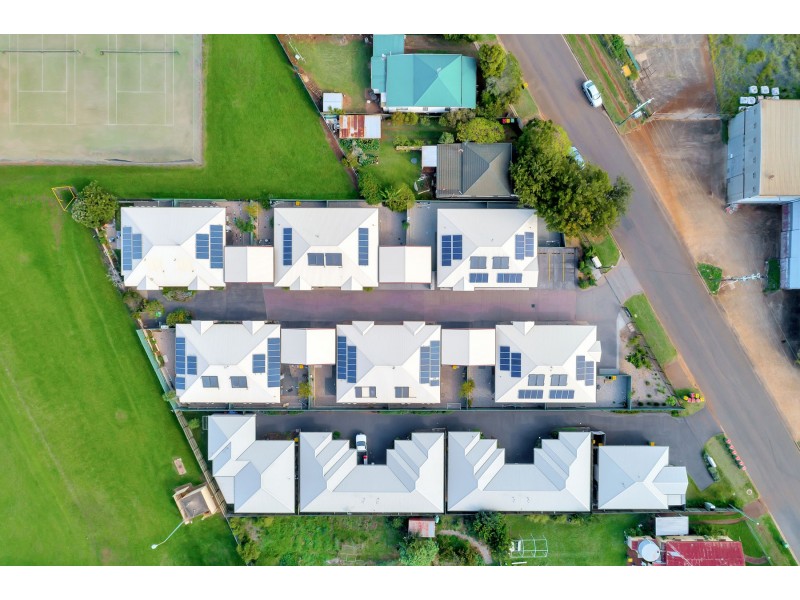 8-10 Link Street, North Toowoomba QLD 4350