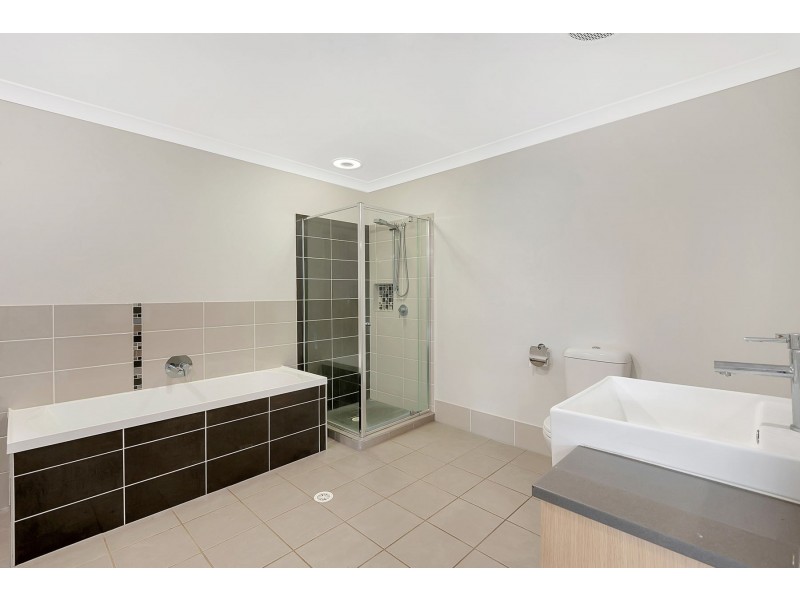 8-10 Link Street, North Toowoomba QLD 4350