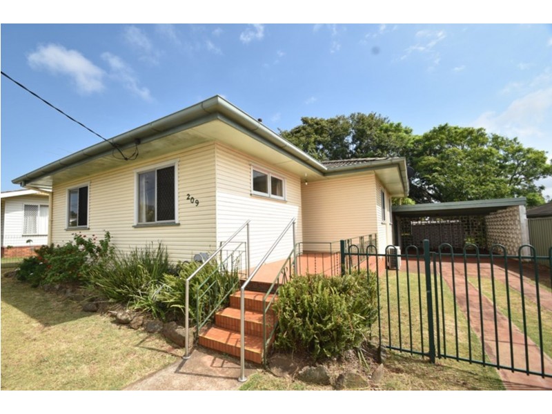 209 North Street, Rockville QLD 4350