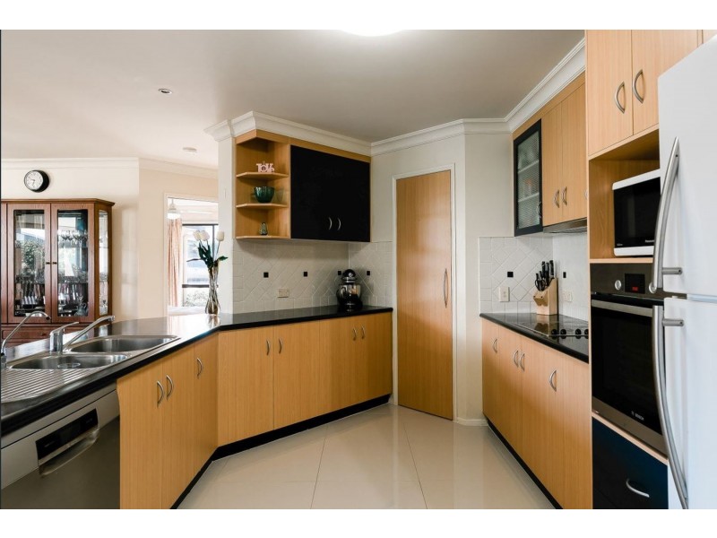 14 Jake Court, Middle Ridge QLD 4350