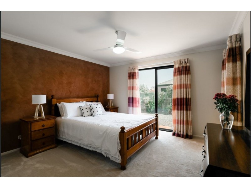 14 Jake Court, Middle Ridge QLD 4350