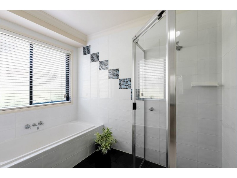 14 Jake Court, Middle Ridge QLD 4350