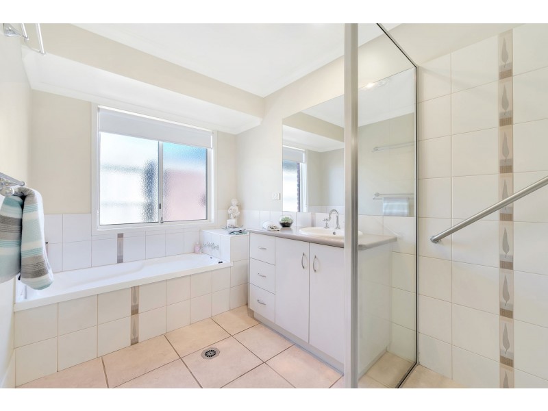 31 Hinchliffe Drive, Kearneys Spring QLD 4350