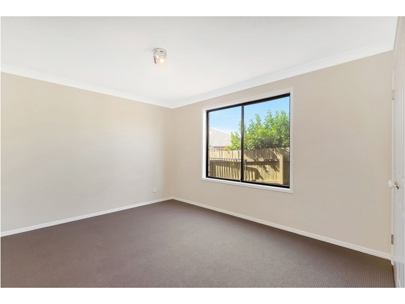 300 Ramsay Street, Middle Ridge QLD 4350