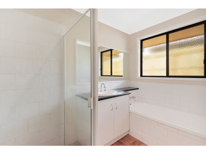 300 Ramsay Street, Middle Ridge QLD 4350