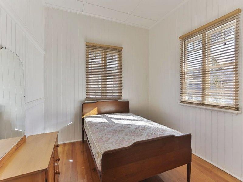 1 Tozer Street, Newtown QLD 4350