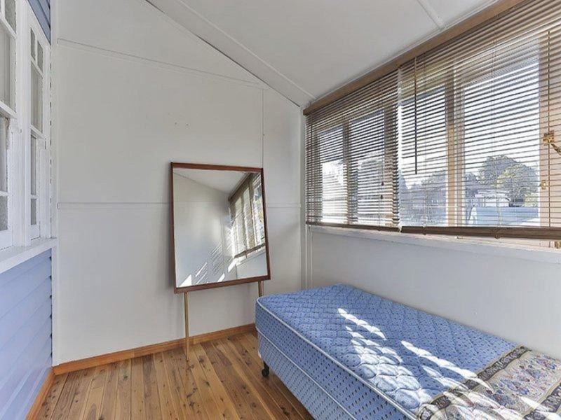 1 Tozer Street, Newtown QLD 4350