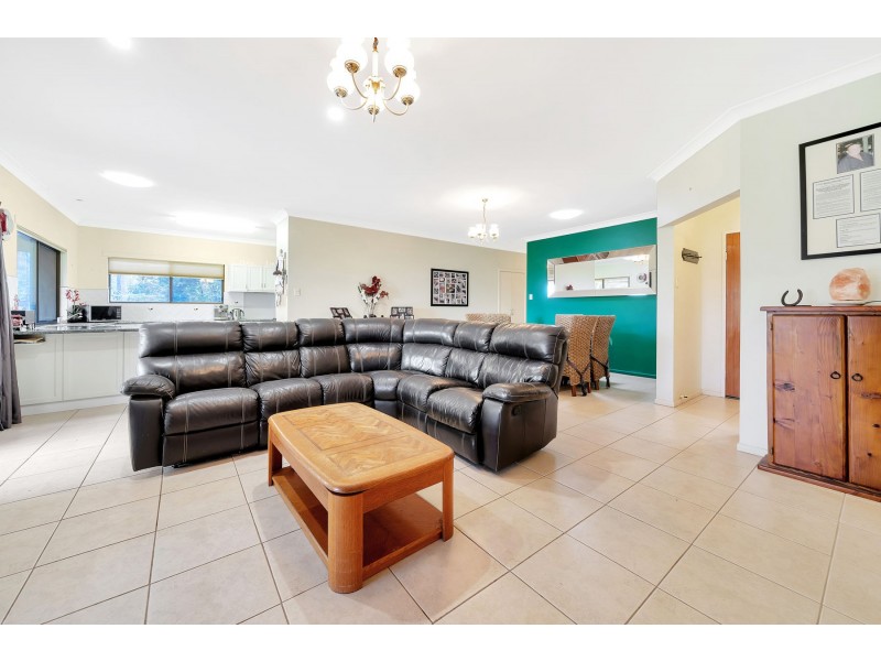 13 Bright Street, Wyreema QLD 4352