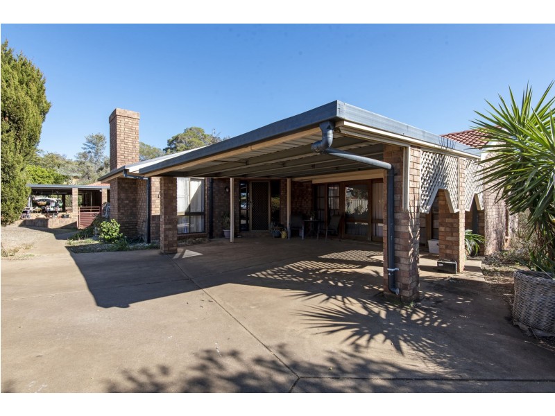 70 Proposch Street, Oakey QLD 4401