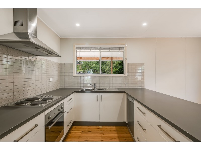 10 Farr Street, Kearneys Spring QLD 4350