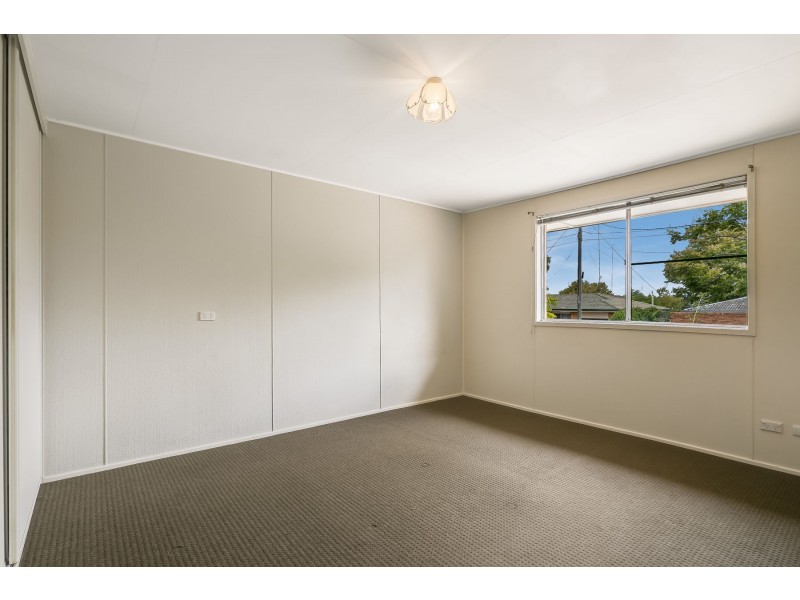 10 Farr Street, Kearneys Spring QLD 4350