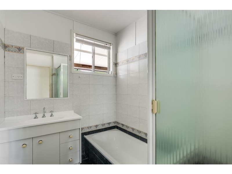 10 Farr Street, Kearneys Spring QLD 4350