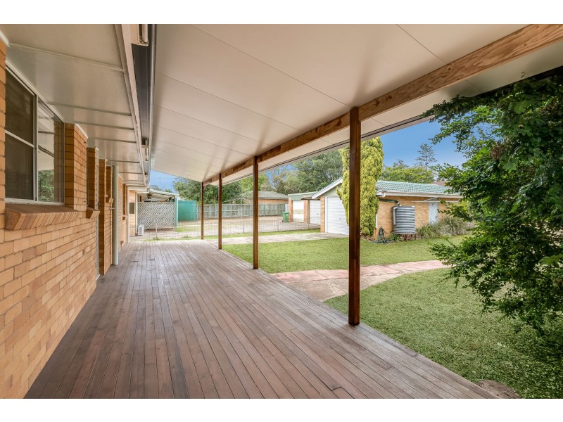 10 Farr Street, Kearneys Spring QLD 4350
