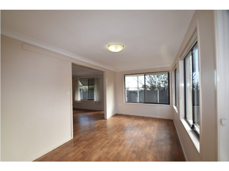 1/70 Hursley Road, Newtown QLD 4350