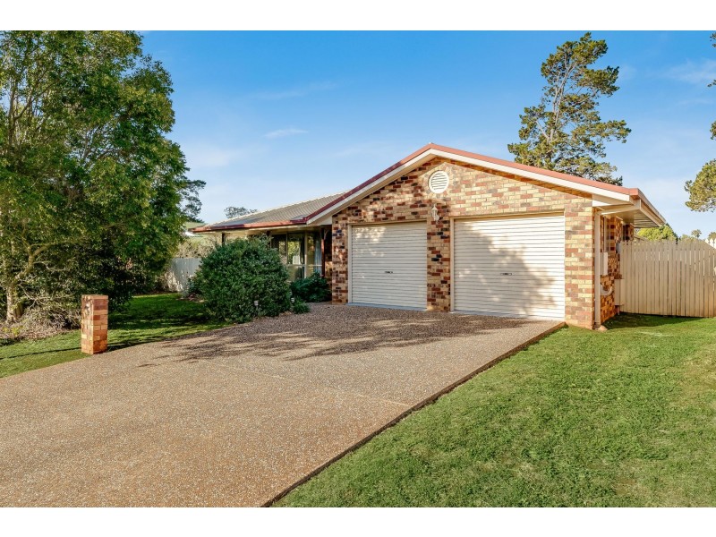 16 Emma Drive, Kearneys Spring QLD 4350