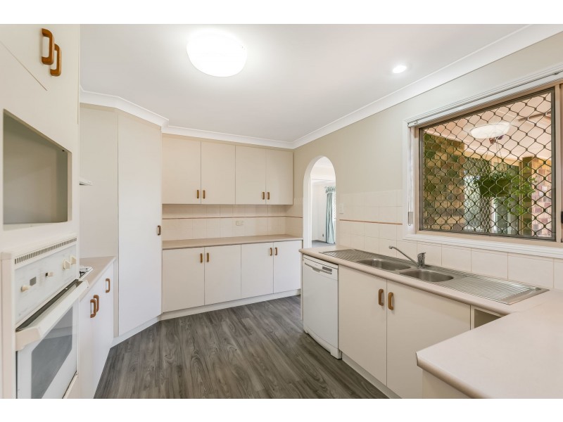 16 Emma Drive, Kearneys Spring QLD 4350