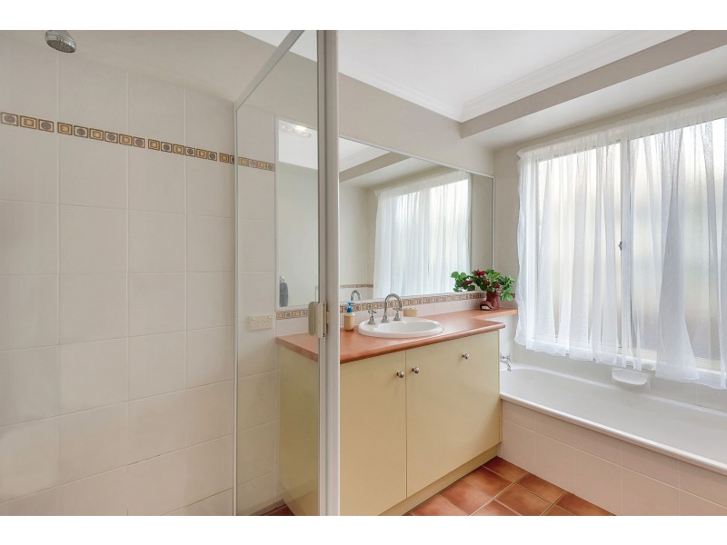 3 Holt Street, Middle Ridge QLD 4350