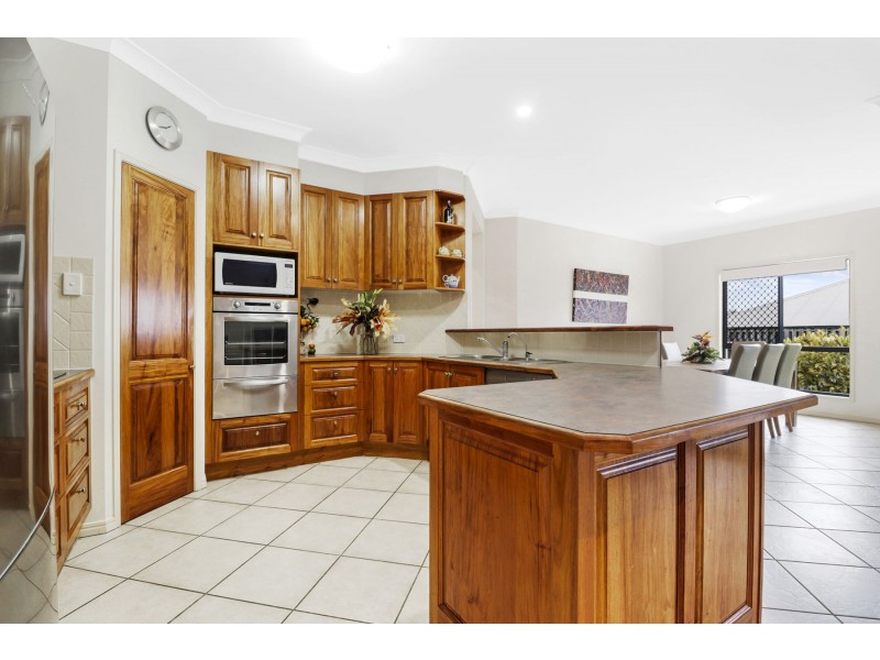 18 Ridgegarden Drive, Morayfield QLD 4506