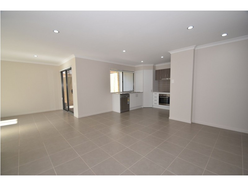 1/28 Swallow Court, Newtown QLD 4350