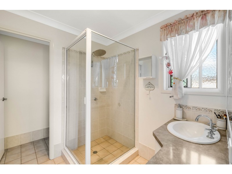 6 Olympus Court, Middle Ridge QLD 4350