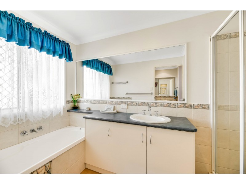 6 Olympus Court, Middle Ridge QLD 4350