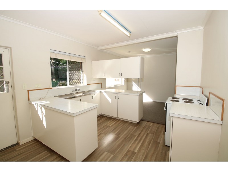 35 Range Street, Mount Lofty QLD 4350