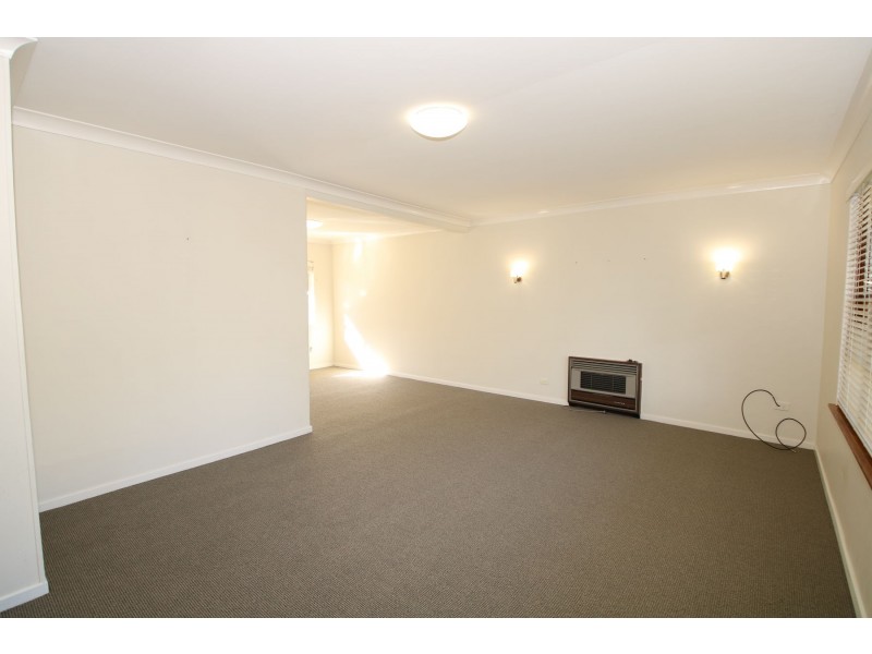 35 Range Street, Mount Lofty QLD 4350