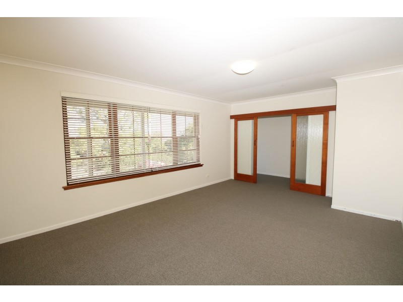 35 Range Street, Mount Lofty QLD 4350
