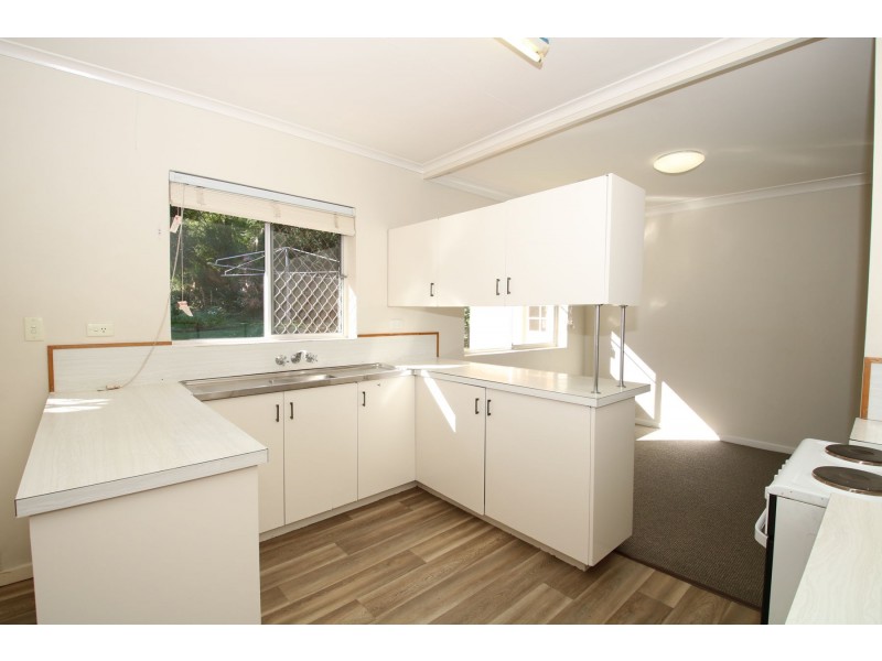 35 Range Street, Mount Lofty QLD 4350
