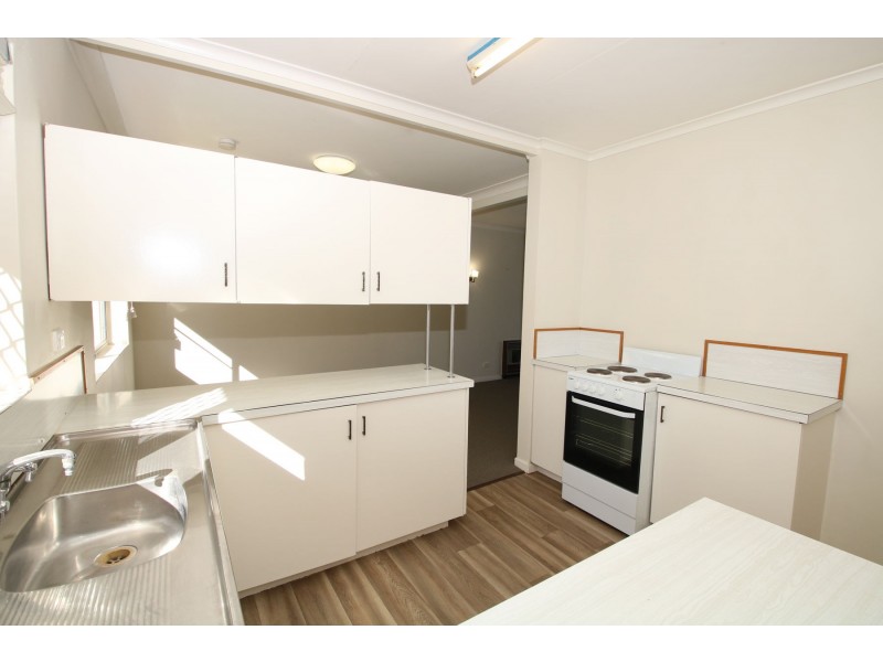 35 Range Street, Mount Lofty QLD 4350