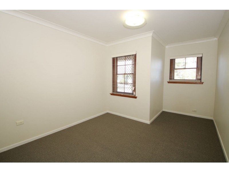 35 Range Street, Mount Lofty QLD 4350