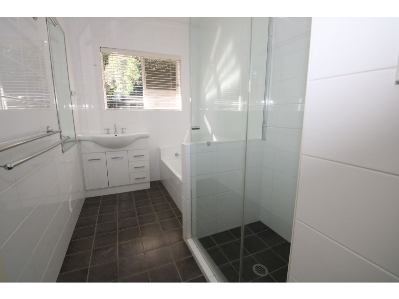 35 Range Street, Mount Lofty QLD 4350