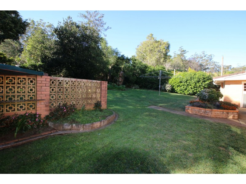 35 Range Street, Mount Lofty QLD 4350