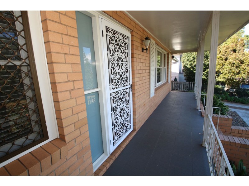 35 Range Street, Mount Lofty QLD 4350