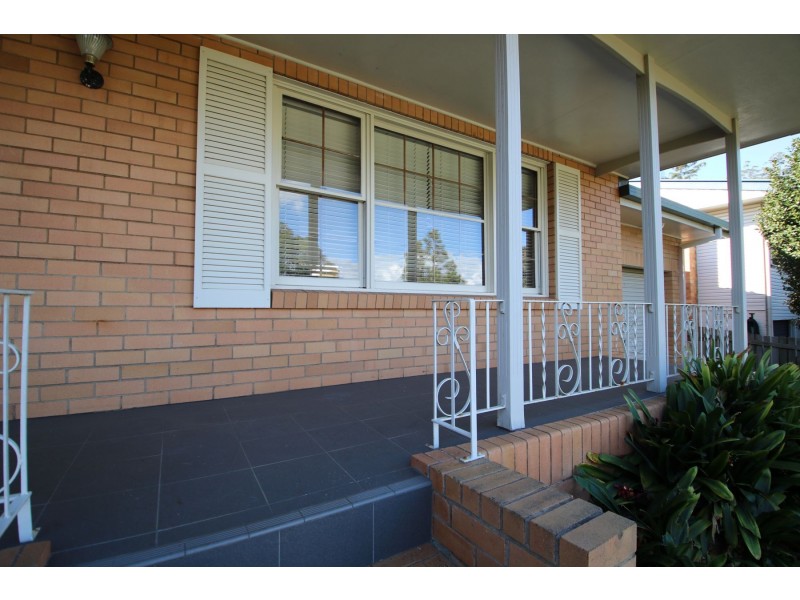 35 Range Street, Mount Lofty QLD 4350