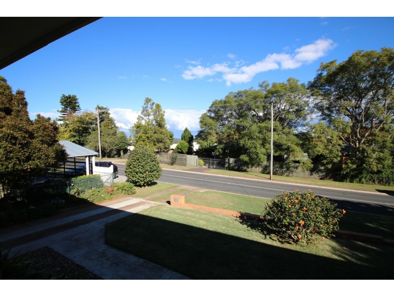 35 Range Street, Mount Lofty QLD 4350